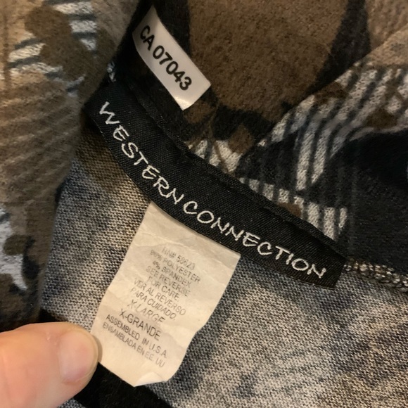 Beautiful wrap sweater size XL. Very soft. Comfortable - Picture 5 of 5